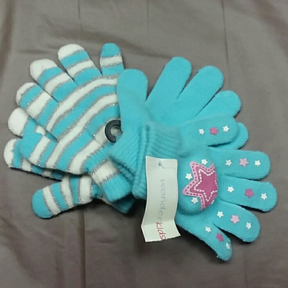 Wonderkids Other - NWT toddler girls blue gloves, set of 2